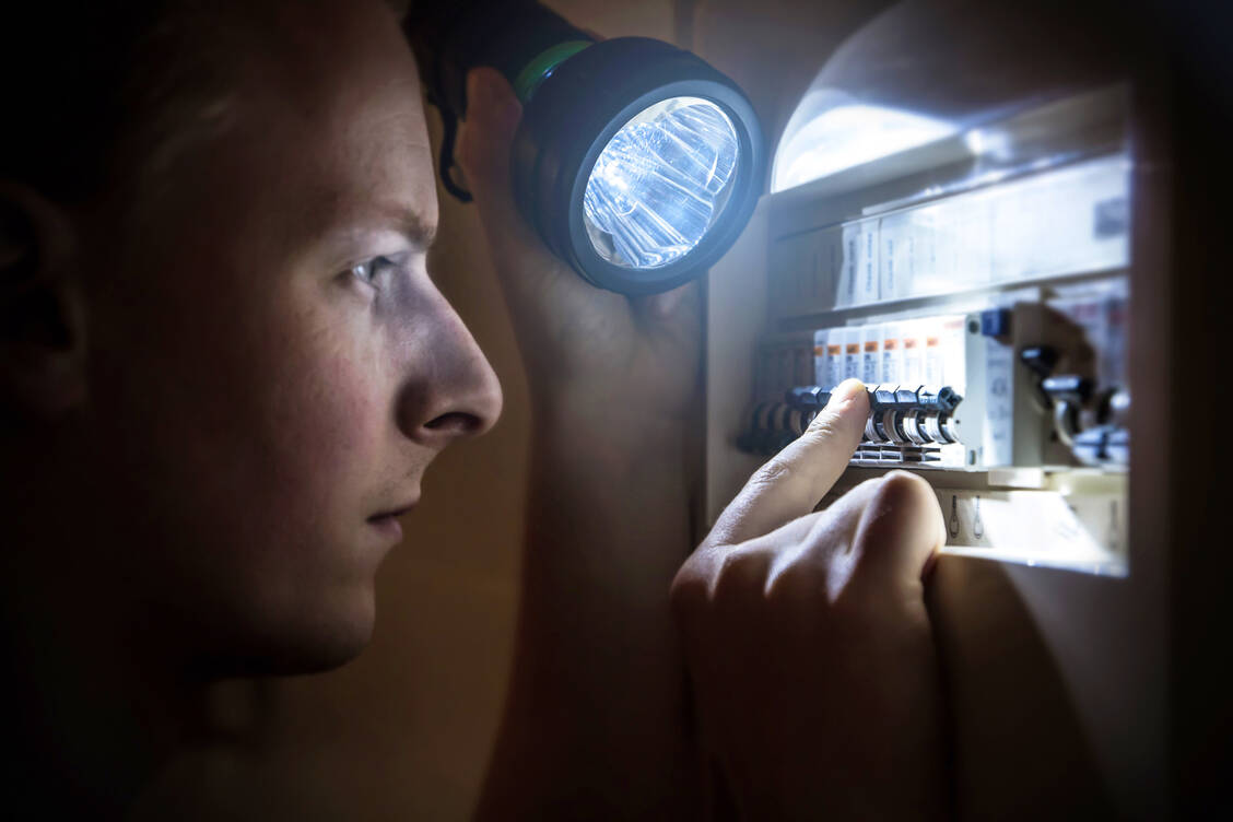 Länger andauernde oder temporäre Stromausfälle gelten derzeit als wahrscheinlichste Krisenereignisse. / © Getty Images/Gregory_Dubus
