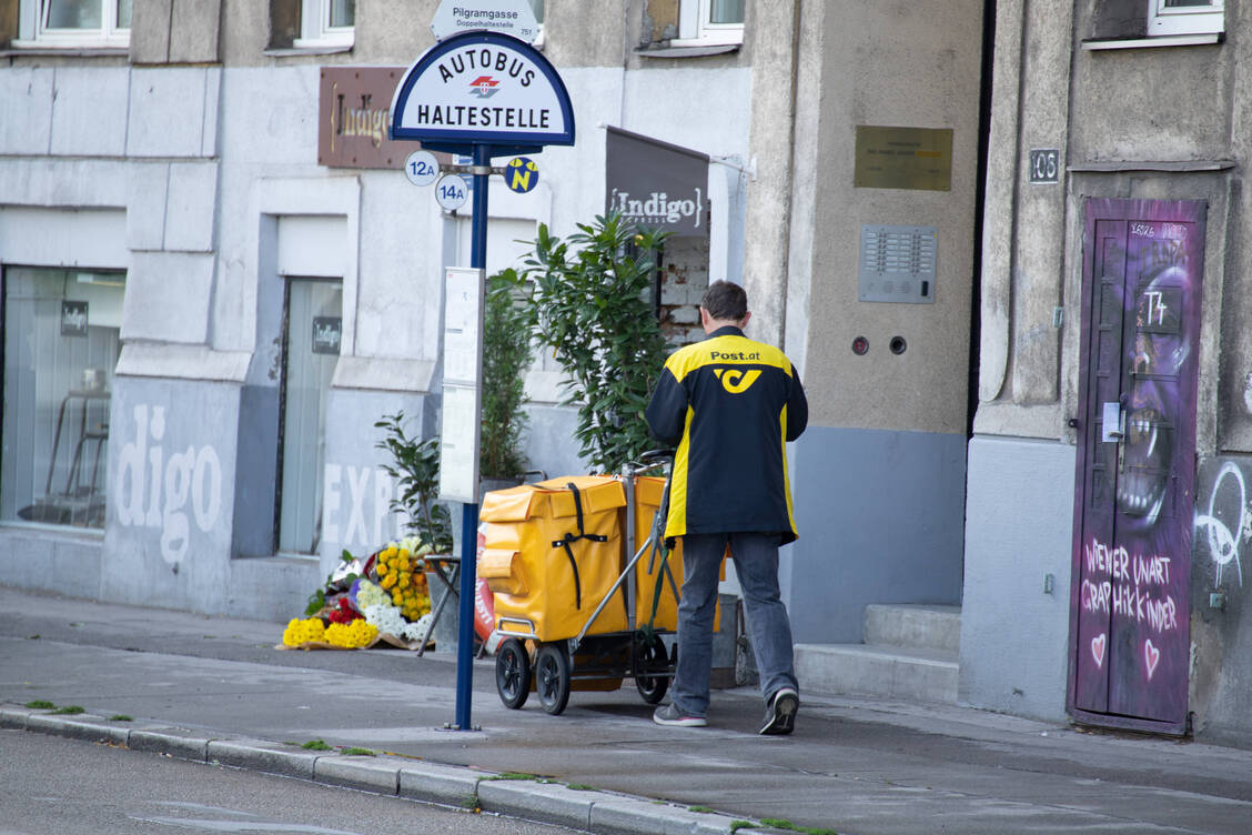 In Österreich sollen rund 1,8 Millionen Menschen aus Risikogruppen Schutzmasken erhalten – über den Postweg. / Foto: imago images/photosteinmaurer.com