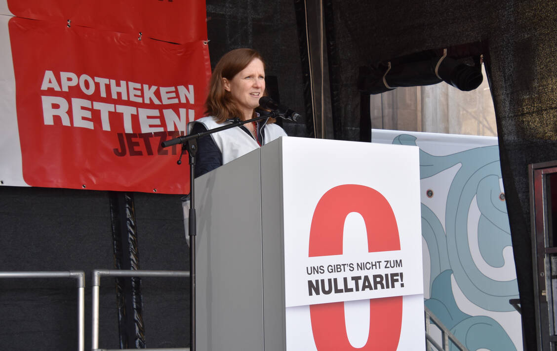 Silke Laubscher, Angestellten-Vertreterin im ABDA-Vorstand, forderte eine faire Vergütung für die Angestellten – auch deshalb sei die Honorarerhöhung nötig.  / © BAV