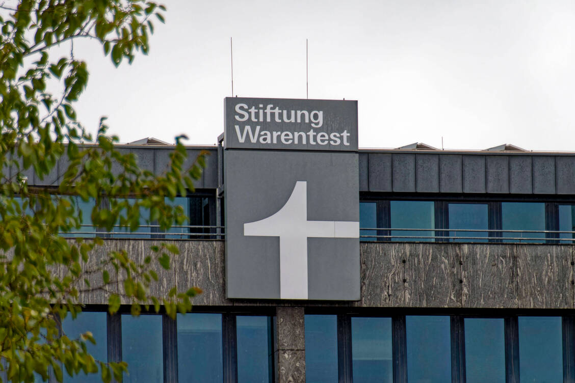 Stiftung Warentest deckt auf: Bei einem Anbieter gelangten beim Einlösen von E-Rezepten sensible Gesundheitsdaten an einen Werbetracker. / © Imago Images/Jürgen Held