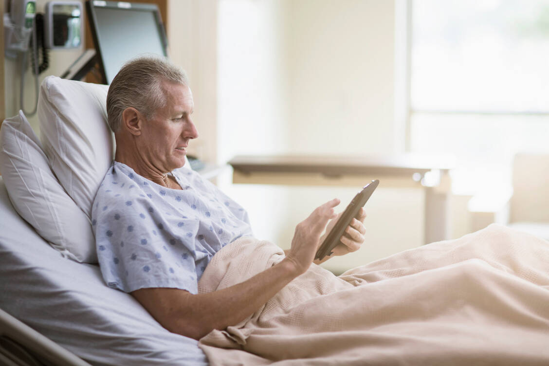 Bezieht ein neuer Patient ein Klinikzimmer, dominiert sein Mikrobiom innerhalb kurzer Zeit das Mikrobiom des Raumes. / © Getty Images/John Fedele