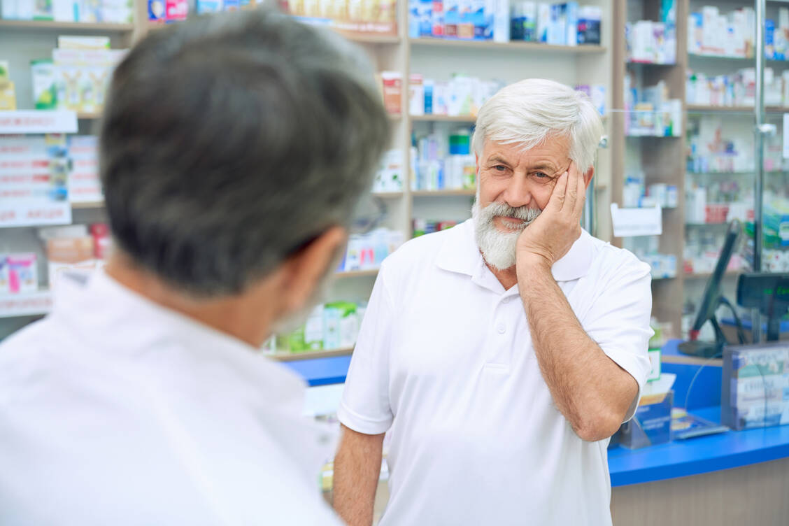 Zahnschmerzen und orthopädische Beschwerden sind die häufigsten Indikationen für eine Ibuprofen-Verordnung. / Foto: Adobe Stock/serhiibobyk