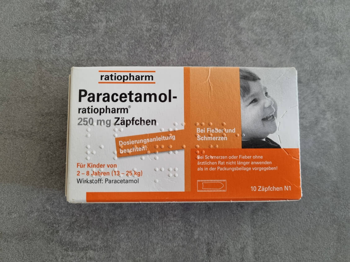 Für Paracetamol-Zäpfchen Ratiopharm (zehn Stück in den Stärken 75 mg, 125 mg und 250 mg) kommen die Festbeträge wieder zur Anwendung. / © PZ