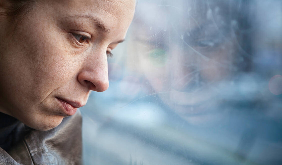 Ob ein Patient mit Depression sich selbst als hoffnungslos oder mutlos bezeichnet, scheint sowohl mit Blick auf die Schwere der Erkrankung als auch auf verschiedene Aspekte der Depression einen Unterschied zu machen. / Foto: Adobe Stock/marjan4782