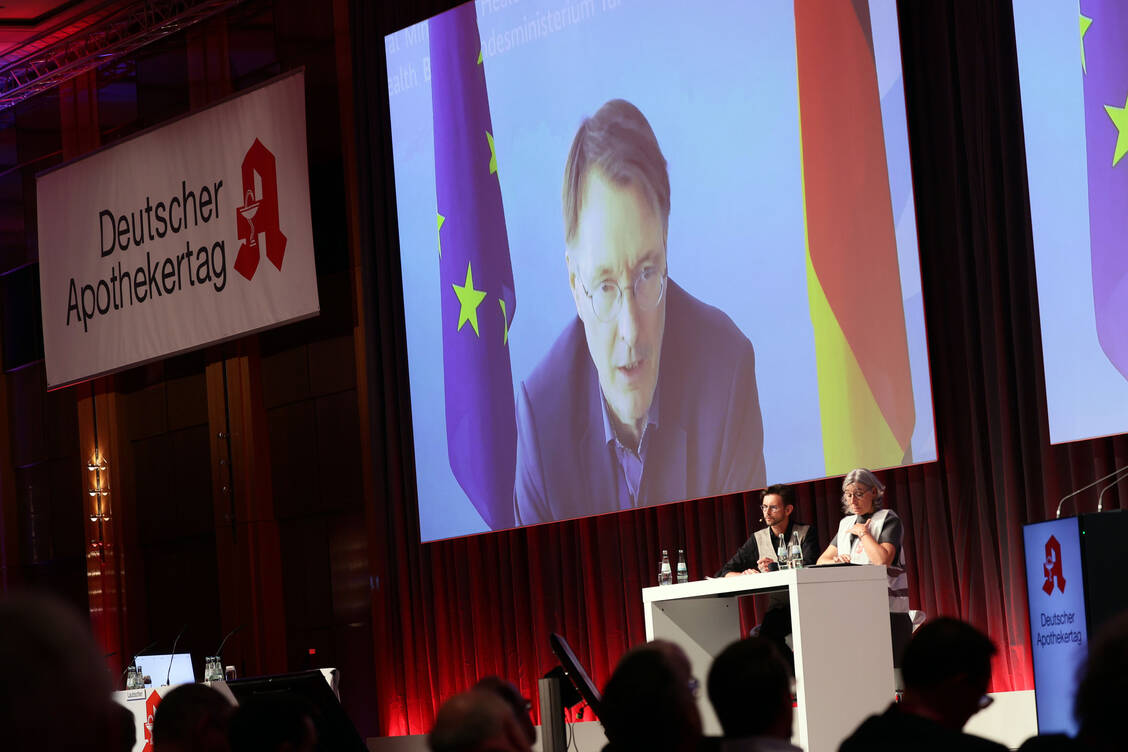Bundesgesundheitsminister Professor Karl Lauterbach stellte heute seine Vorschläge in Düsseldorf per Videoschalte vor.  Die Pläne hatte er tags zuvor bereits der FAZ gesteckt, was für Aufruhr gesorgt hatte. / Foto: PZ/Alois Mueller