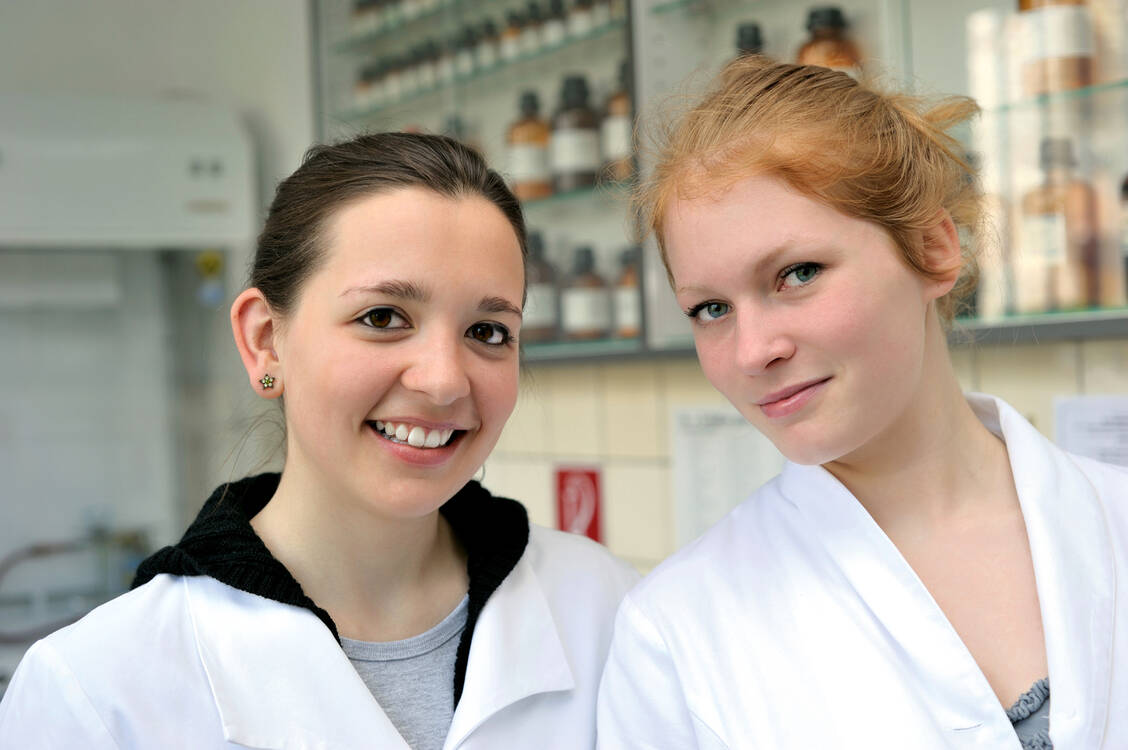 Nachwuchsmangel in der Apotheke: Auch im kaufmännischen Bereich fehlen in der Offizin  zunehmend Fachkräfte. / Foto: Fotolia/Witt