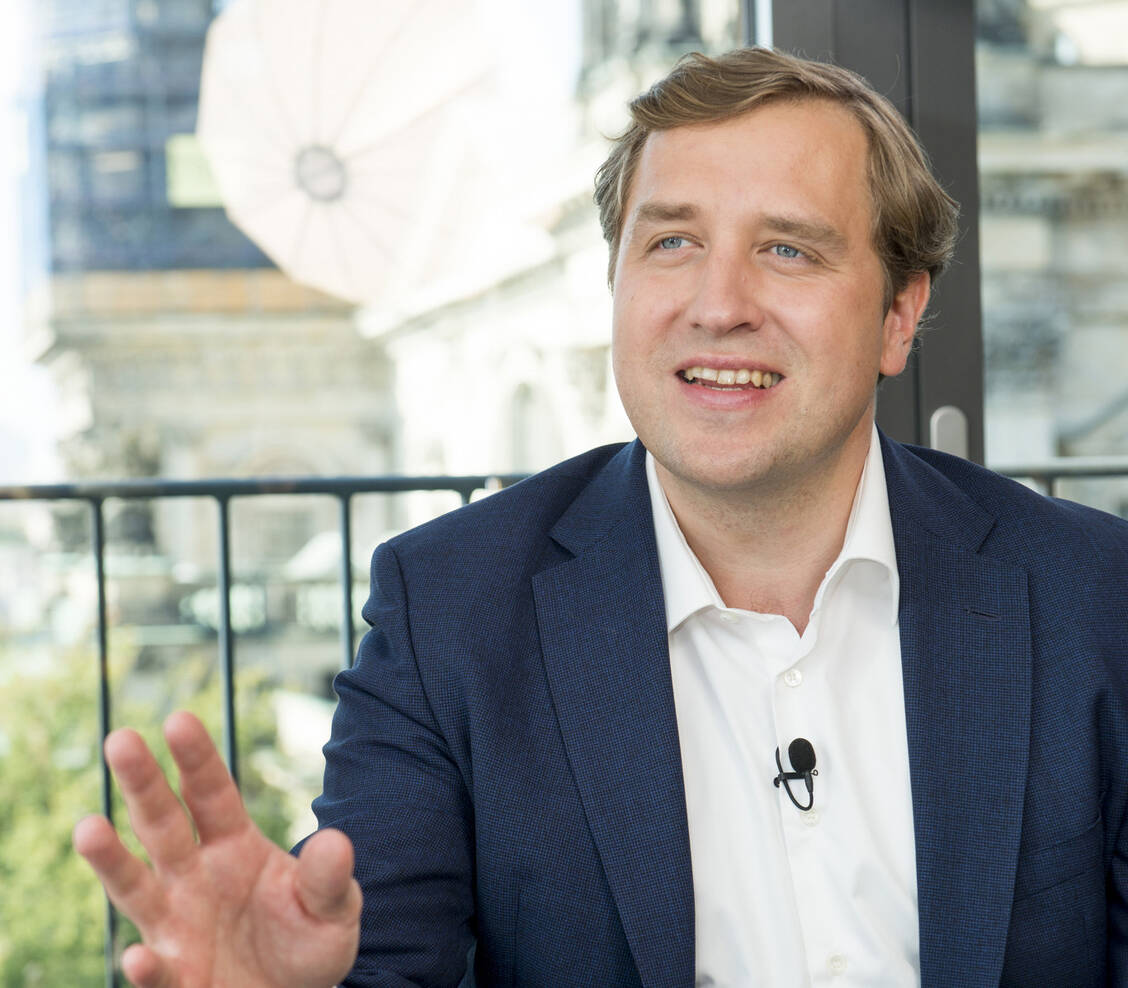 BMG-Digital-Chef Gottfried Ludewig (Archivfoto) hebt die Bedeutung von Gesundheitsdaten beim Erkennen von Zusammenhängen hervor. Diese Analysen könnten in Zukunft Leben retten, sagte er bei der Digital-Konferenz der TK. / Foto: PZ/Philipp Külker