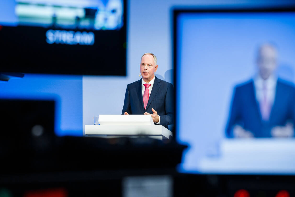 Noweda-Vorstandschef Micheal Kuck vor laufenden Kameras: In diesem Jahr fand die Generalversammlung Corona-bedingt online statt.  / Foto: Noweda