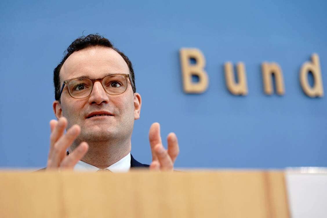 Die EU-Kommission arbeitet in Spahns Augen zu langsam. Seiner Ansicht nach muss sie zeitnah darlegen, wie sie Covid-19-Impfstoffe für das Jahr 2022 sichern will. / Foto: picture alliance/dpa | Kay Nietfeld