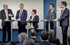 Von links:  Moderator Elmar Esser  im Gespräch mit Hans-Peter  Hubmann (Bayerischer  Apothekerverband), Marion  Köstlmeier (Diabetikerbund  Bayern), Klaus Müller  (Verbraucherzentrale  Bundesverband), Christian  Krüger (Avoxa)