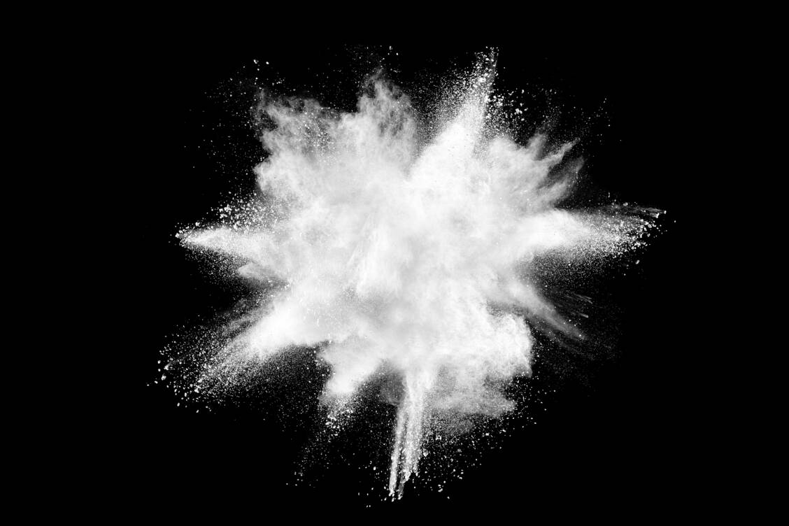 Bei der Synthese von Wirkstoffen mit stickstoffhaltigen Ringen kann es – in Abhängigkeit von Bedingungen und Reagenzien – zur Bildung von potenziell krebserregenden Nitrosaminen kommen. / Foto: Adobe Stock/piyaphong