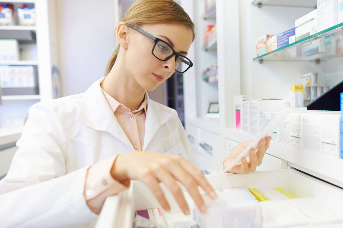 Führen Rabattverträge mit nur einem Hersteller dazu, dass Präparate in der Apotheke fehlen? Die AOK sagt Nein. / Foto: Fotolia/gpointstudio