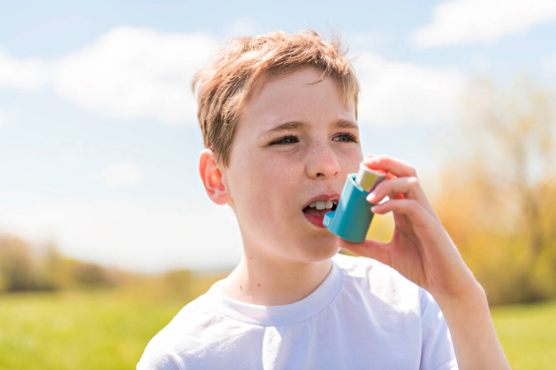 In Deutschland sind Schätzungen zufolge etwa 10 Prozent aller Kinder unter 15 Jahren von Asthma betroffen. / Foto: Adobe Stock / pololia