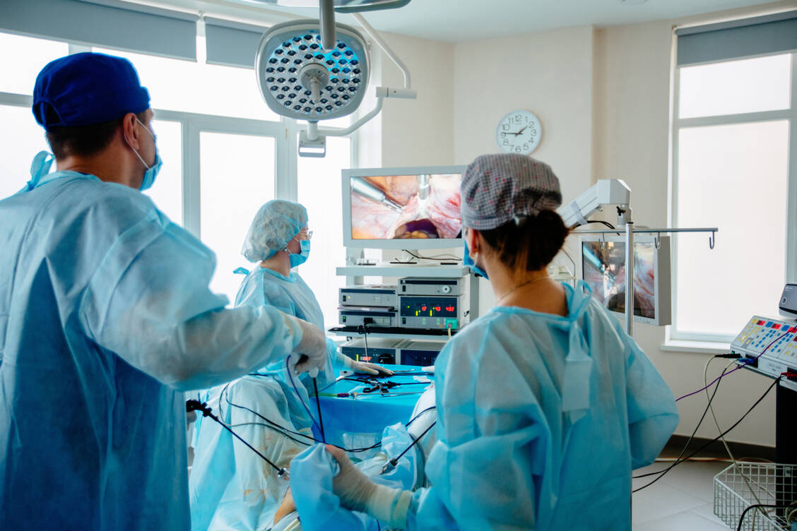 Viele Crohn-Patienten müssen im Lauf ihres Lebens am Darm operiert werden. Eine frühzeitige Remissionsinduktion kann dieses Risiko verringern. / Foto: Adobe Stock/Iryna