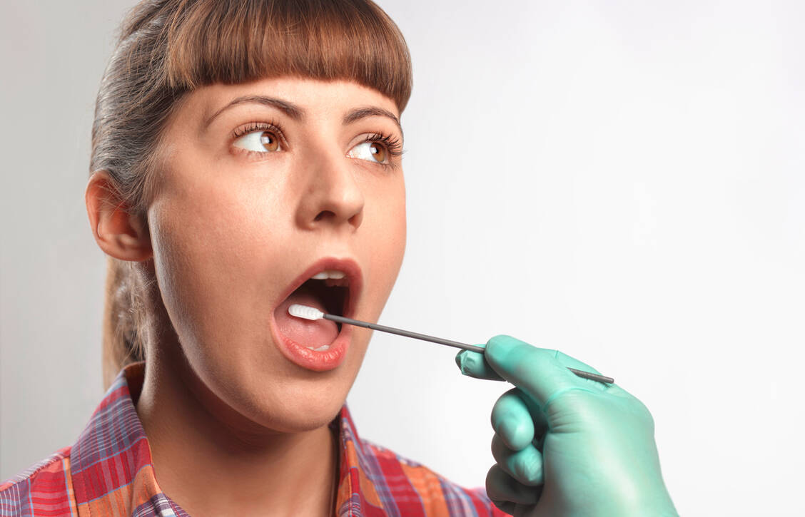 Künftig könnte ein Tuberkulosetest so einfach sein. / © Getty Images/Peter Dazeley