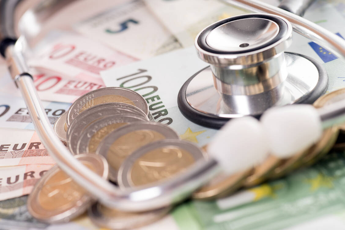 Die Ärzteschaft bekommt im kommenden Jahr mehr Geld. / © Adobe Stock/PhotographyByMK