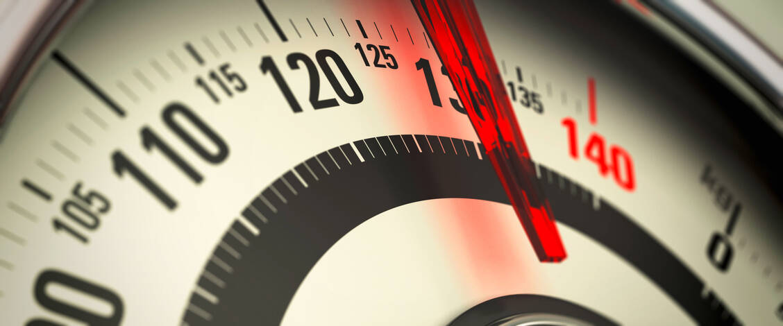 Viele Menschen in Deutschland bringe zu viele Kilos auf die Waage. Das Risiko für schwelende entzündliche Prozesse  im Körper steigt dadurch. / Foto: Adobe Stock/Olivier Le Moal