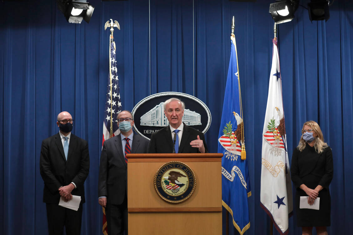 Der stellvertretende Justizminister der USA, Jeffrey Rosen, verkündete am gestrigen Mittwoch in Washington DC den Vergleich mit dem Pharmakonzern Purdue. / Foto: imago images/UPI Photo