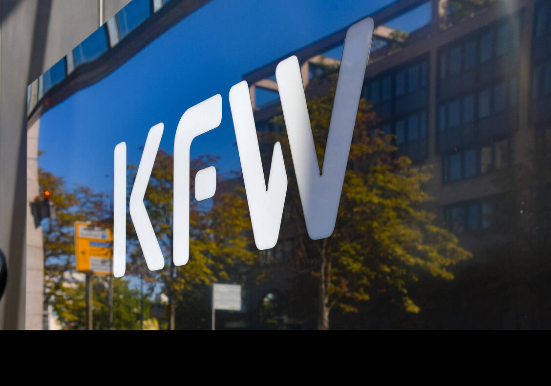 Von den 2617 von der AvP-Pleite betroffenen Offizin-Apotheken erhielten bislang lediglich 355 Apotheken einen günstigen KfW-Hilfskredit.  / Foto: imago images/Jan Huebner