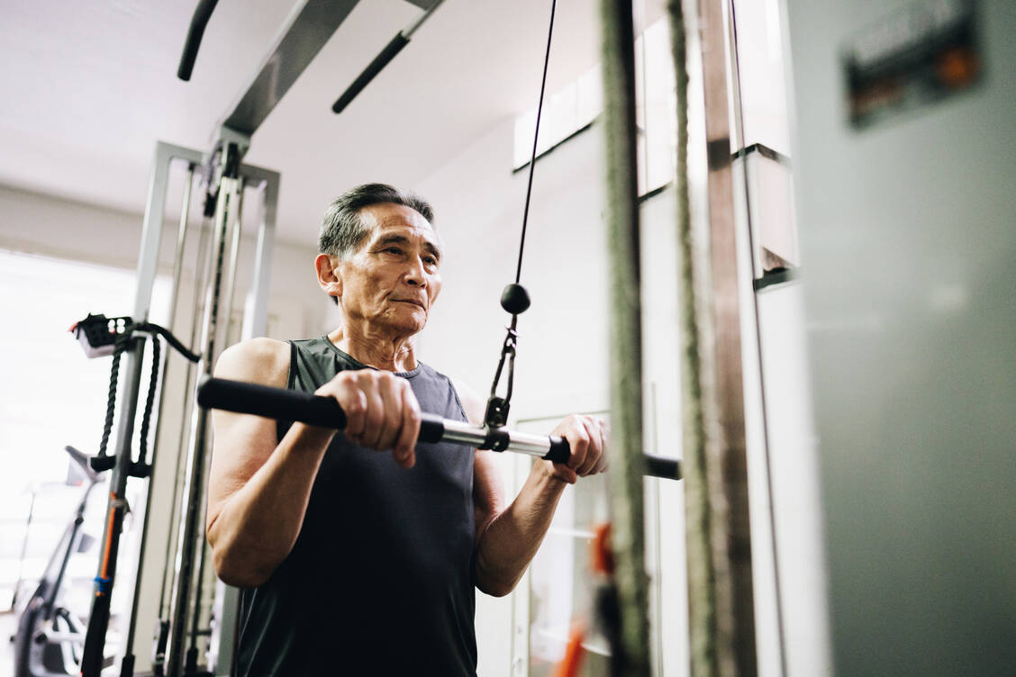 Körperliches Training ist laut Leitlinie zur Therapie von Parkinson empfohlen. / © Getty Images/FG Trade