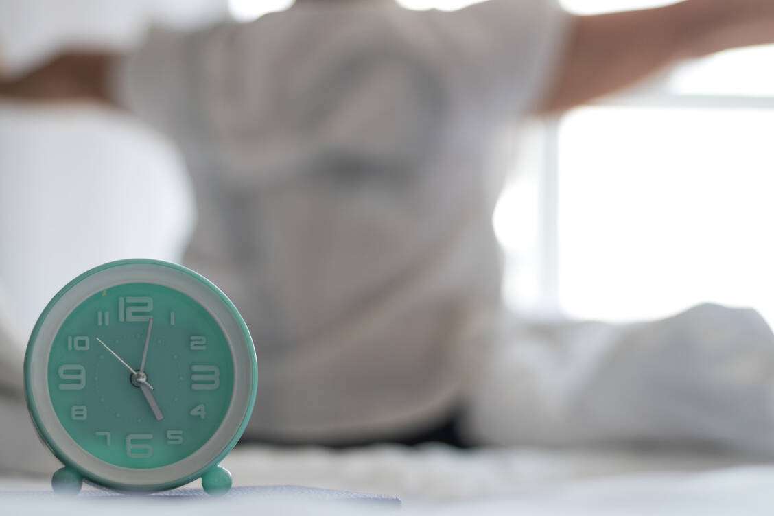 Früh morgens ist das Immunsystem anders aktiv als etwa am Abend, es unterliegt einem Tagesrhythmus. / Foto: Adobe Stock/Khunatorn