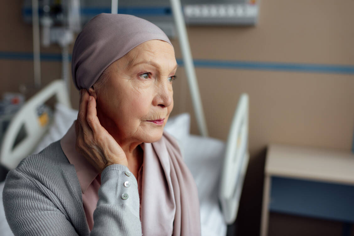 Neue Arzneistoffe, die bei Krebserkrankungen eingesetzt werden, erhalten oft eine beschleunigte Zulassung. Danach sind die Hersteller verpflichtet, in weiteren Studien den klinischen Nutzen des Mittels zu belegen. / Foto: Adobe Stock/Lightfield Studios