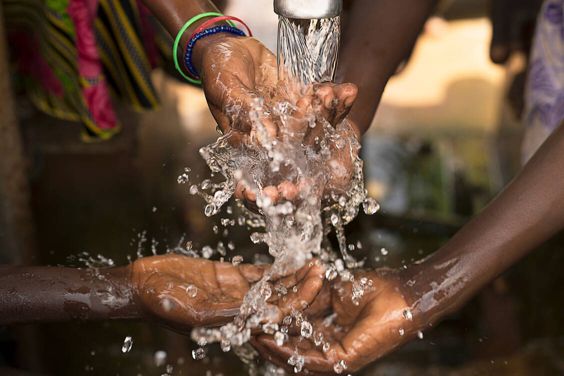 Weltweit haben zwei Milliarden Menschen kein sauberes Wasser. / Foto: Getty Images/Jadwiga Figula