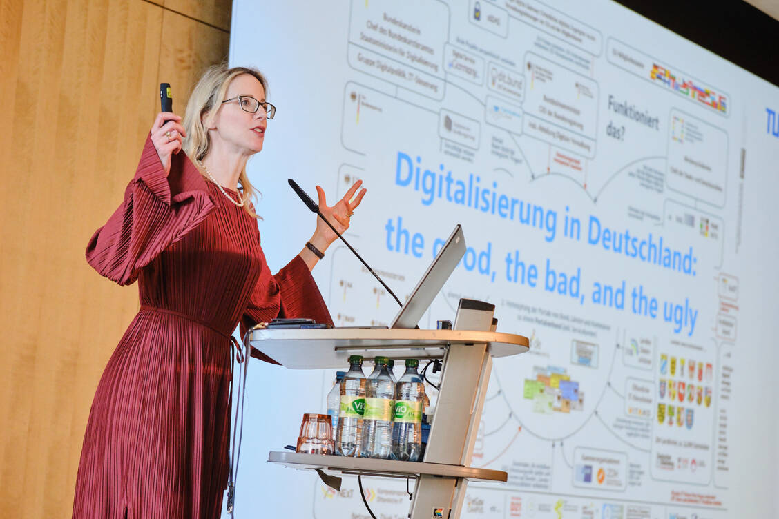 Professor Alena Buyx ist überzeugt: Es muss Sicherheit in der Datennutzung geschaffen werden, aber gleichzeitig muss es mehr Datennutzung geben. / Foto: André Wagenzik