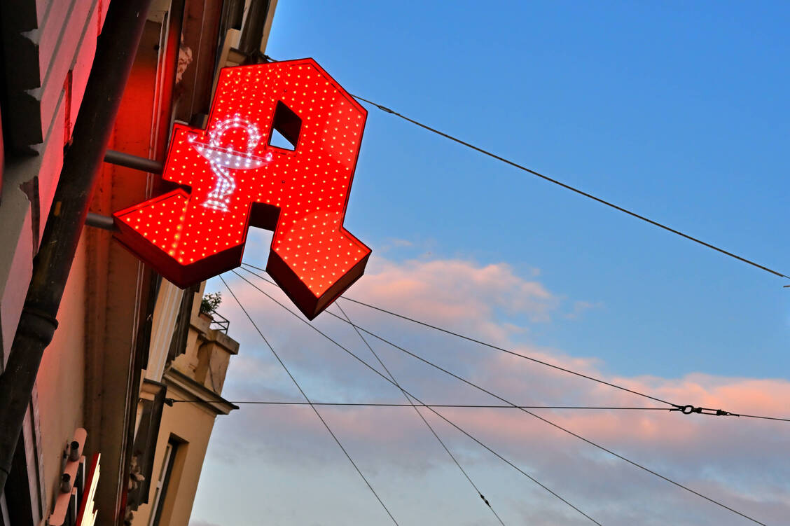 Die meisten Apotheken bundesweit wollen sich am Protesttag beteiligen. Allein in Bayern  sind es rund 2500 Apotheken, meldet der Bayerische Apothekerverband.  / Foto: IMAGO/Rolf Poss