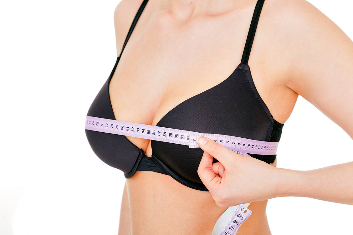 Genauer als ein Maßband soll ein neuer 3-D-Scanner die Körpermaße erfassen, um zum Beispiel nach einer krebsbedingten Brustoperation zu helfen, eine neue Brust aus Körperfett passgenau zu modellieren. / Foto: Fotolia/detailblick