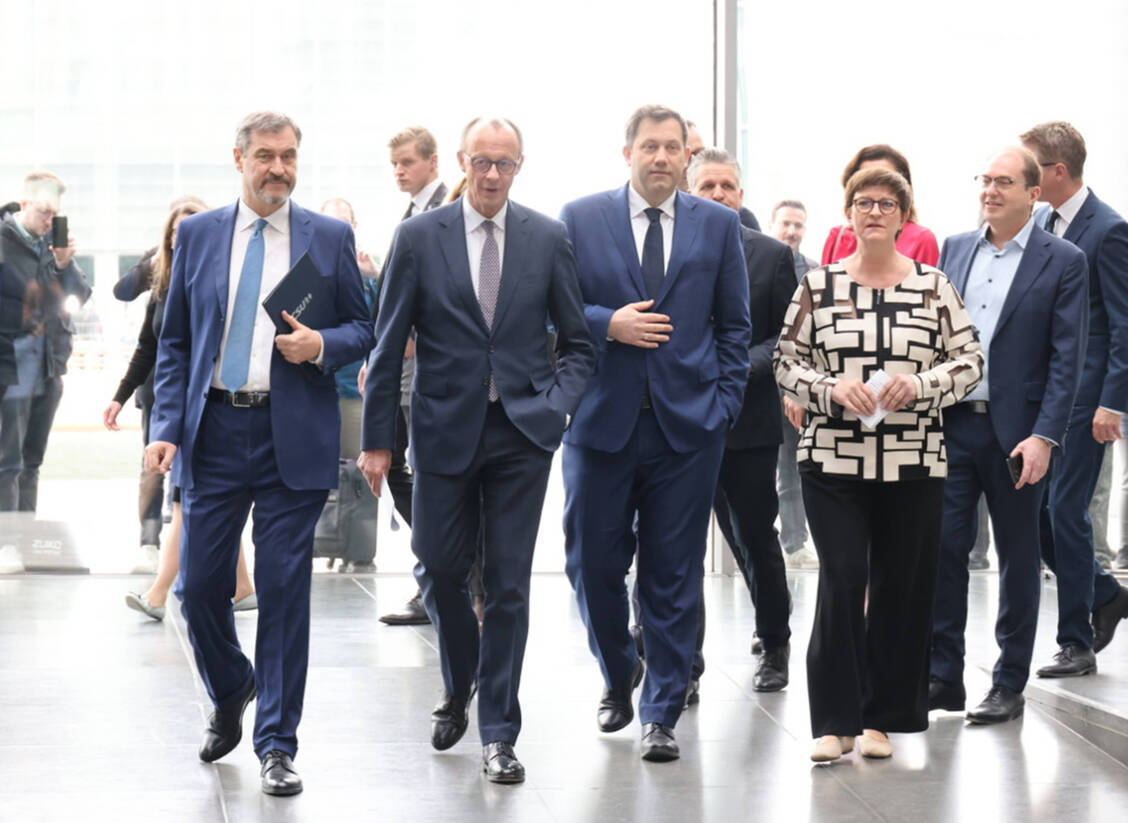 Die Spitzen von Union und SPD haben ihren Koalitionsvertrag präsentiert. / © IMAGO/Frank Ossenbrink