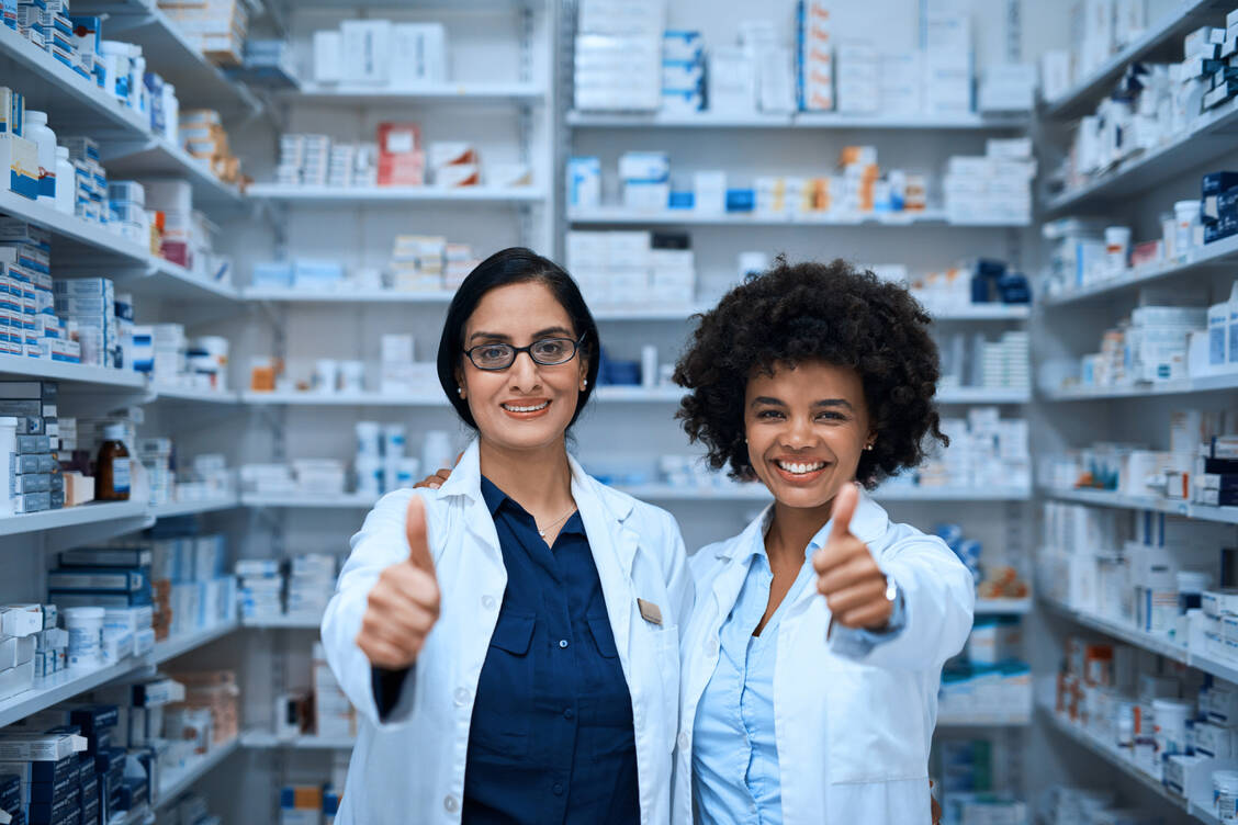Apotheken bieten weltweit einen niederschwelligen Zugang zu sicheren Medikamenten und pharmazeutischen Dienstleistungen. / Foto: Getty Images/Hiraman