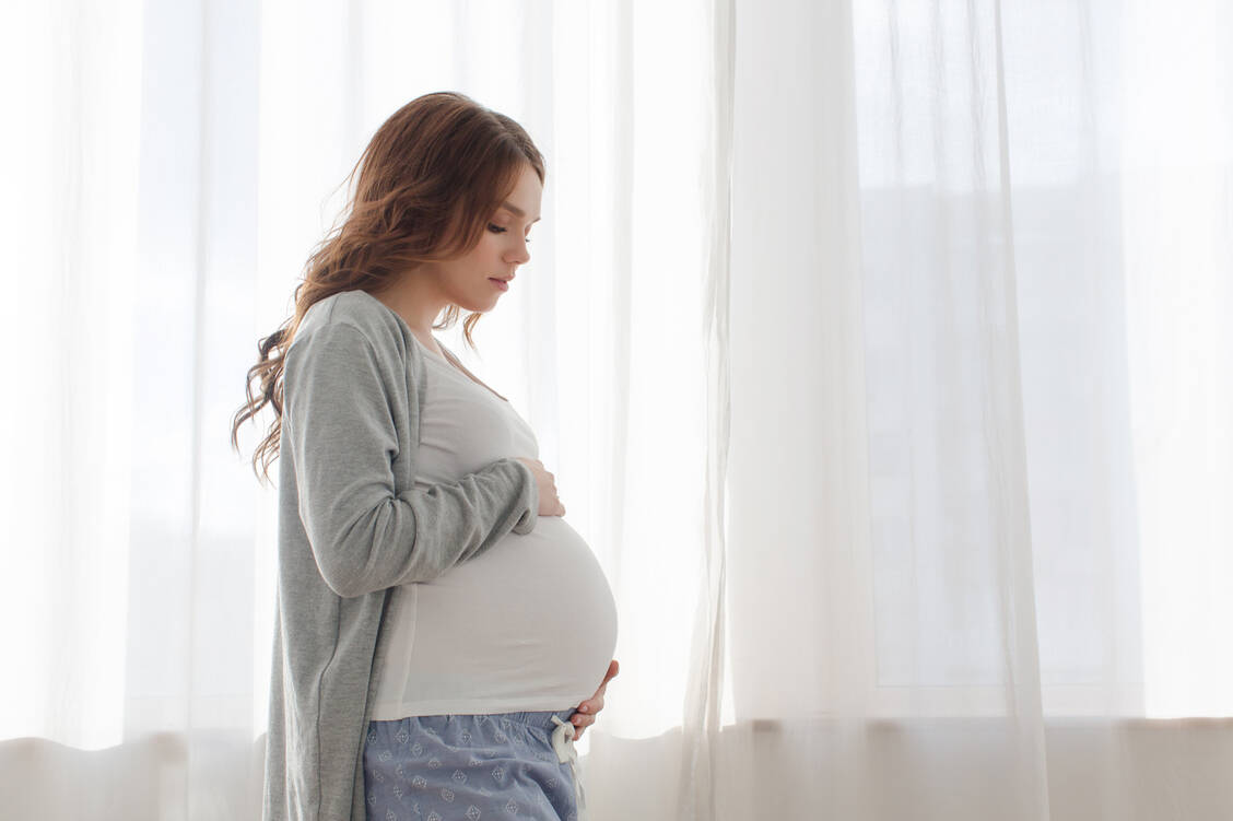 Covid-19 kann die werdende Mutter und das Kind gefährden, zeigt eine aktuelle Studie.  / Foto: Shutterstock/Demkat