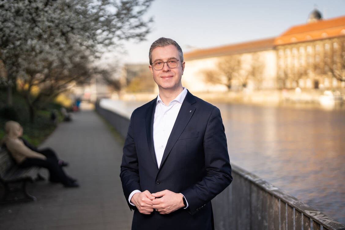 Stefan Evers ist derzeit Finanz- und Kultursenator in Berlin und CDU-Spitzenkandidat für die Abgeordnetenhauswahl in Berlin. / © Paul Schneider