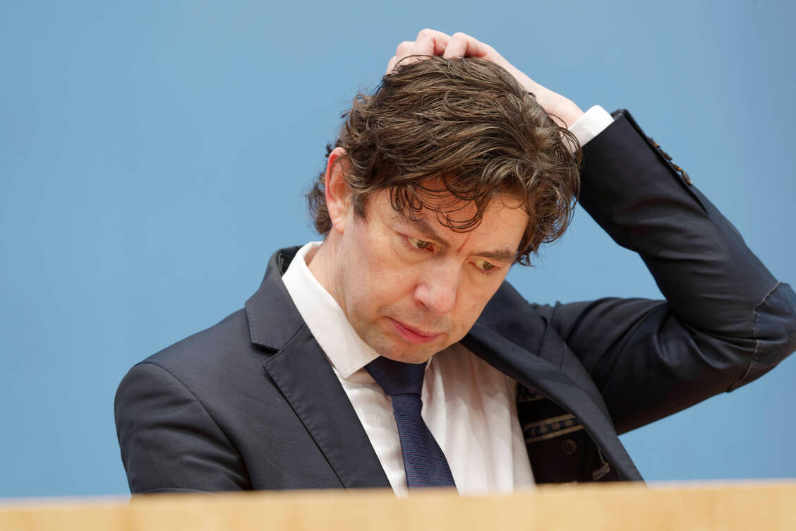 Der Virologe Professor Dr. Christian Drosten (hier ein Bild aus der Bundespressekonferenz im Januar 2021), dessen Name vor 2020 nur Insidern bekannt war, wurde in der Pandemie zur öffentlichen Person und war harten Anfeindungen ausgesetzt. / Foto: Imago Images/Jürgen Heinrich