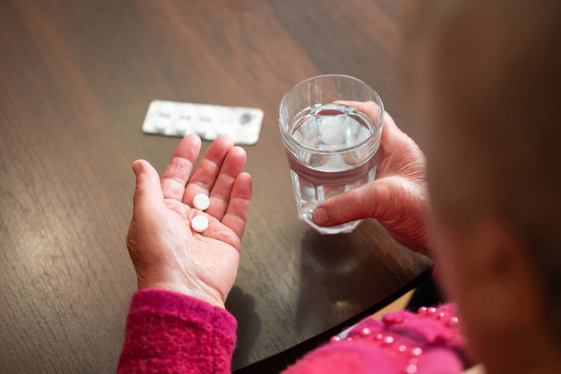 Laut der US-amerikanischen Fachinformation, wo Ekterly® bereits zugelassen ist, wird zu einer Dosierung von 600 mg, sprich zwei Tabletten, geraten, sobald eine HAE-Attacke erkannt wird. (Symbolbild) / © Adobe Stock/Vitalii