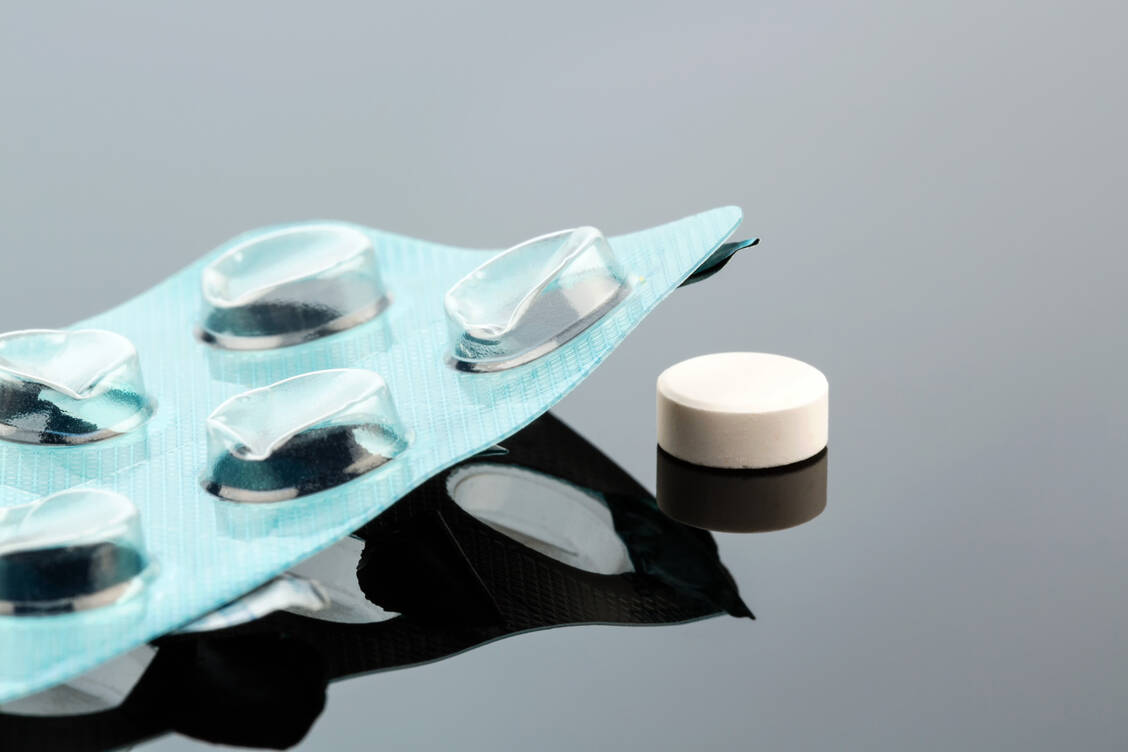 Das Oberlandesgericht (OLG) Frankfurt bestätigte: Die Kundin eines Frankfurter Apotheker hat Recht auf 8.000 Euro Schmerzensgeld.  / © Adobe Stock/Gina Sanders