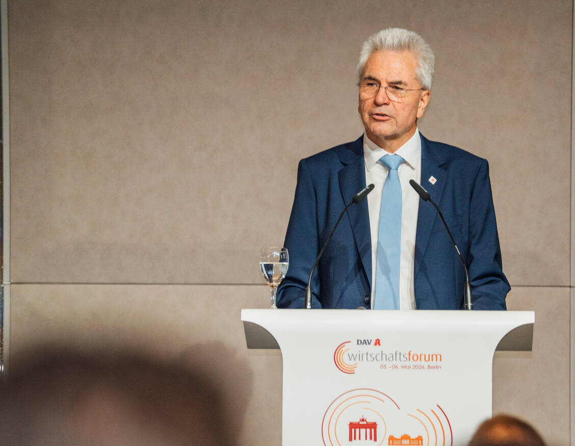 DAV-Chef Hans-Peter Hubmann sieht die Politik am Zug – die versprochene Apothekenstärkung müsse jetzt kommen. / © DAV/Ansgar Schwarz