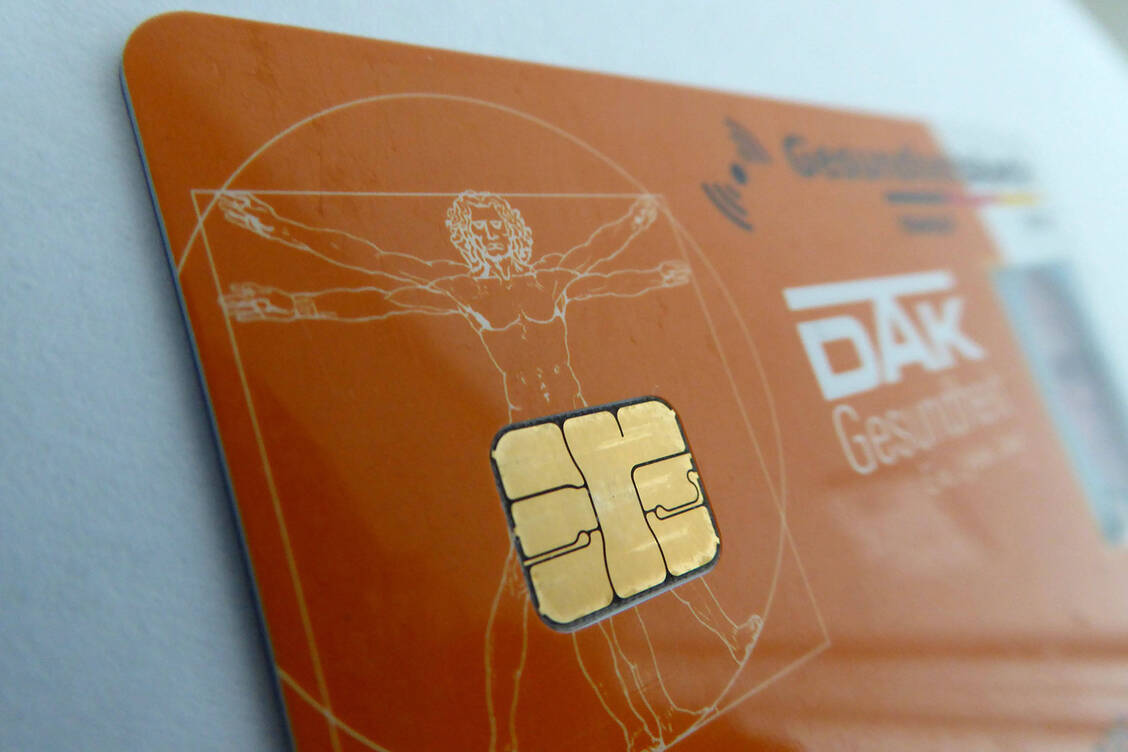 Neue Betrugsmuster durch Digitalisierung – insbesondere im Leistungsbereich Arznei- und Verbandsmittel.  / © IMAGO/Apress