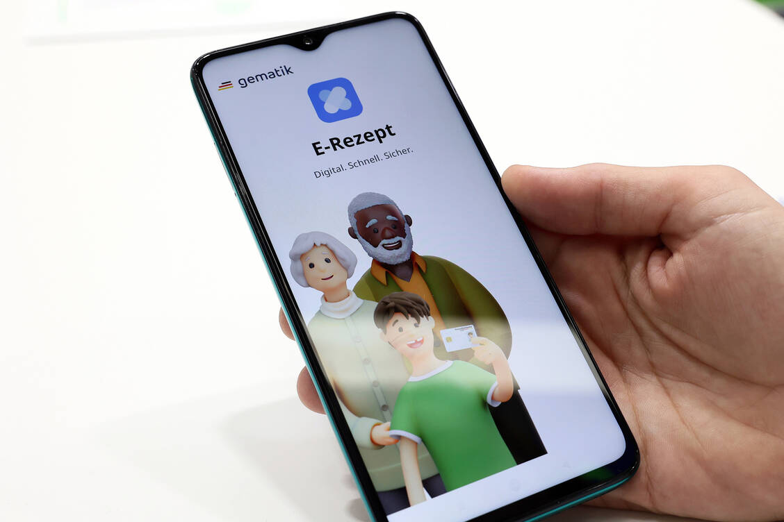 Künftig sollen Patienten Verordnungsdaten aus dem E-Rezept auch anderen Anbietern innerhalb des speziell gesicherten Gesundheitsdatenraums, der Telematik-Infrastruktur, zur Verfügung stellen können. / Foto: PZ/Alois Mueller
