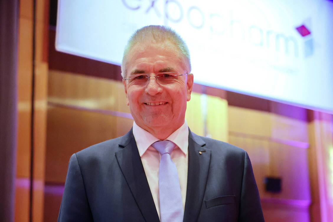DAV-Chef Hans-Peter Hubmann sieht für die Gespräche mit Bundesgesundheitsminister Karl Lauterbach nicht gerade Silberstreifen am Horizont, gibt sich jedoch nicht geschlagen. / Foto: PZ/Alois Müller