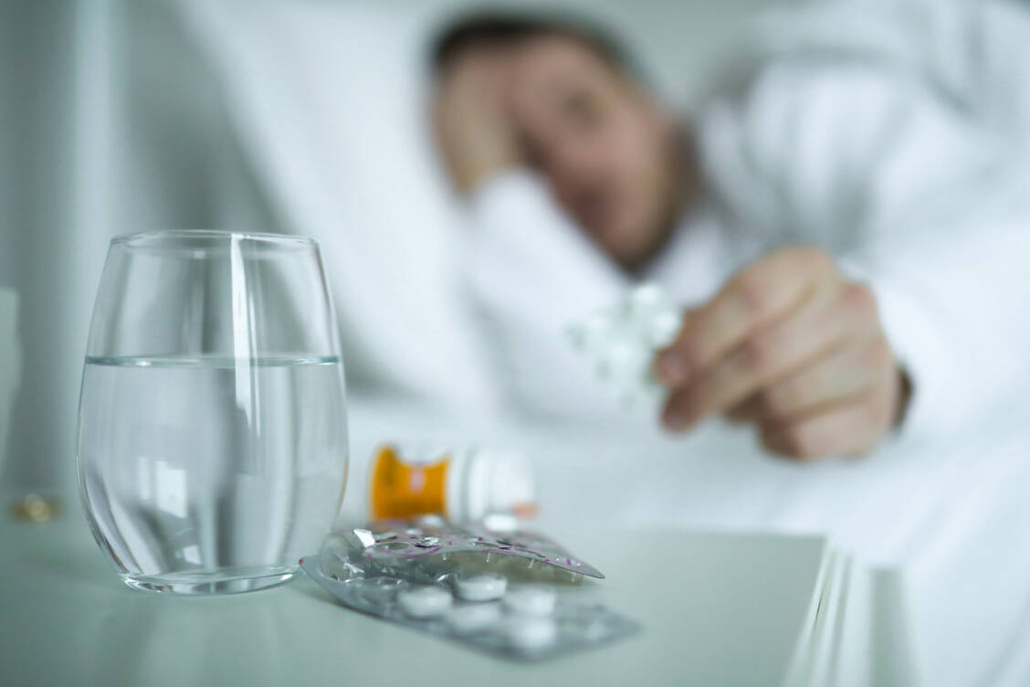 Am häufigsten lösten Krankenhauspatienten Entlassrezepte für Schmerzmittel und Heparine ein, um die ersten Tage zu Hause versorgt zu sein, vor allem am Wochenende. / Foto: Getty Images/Burak.Sur