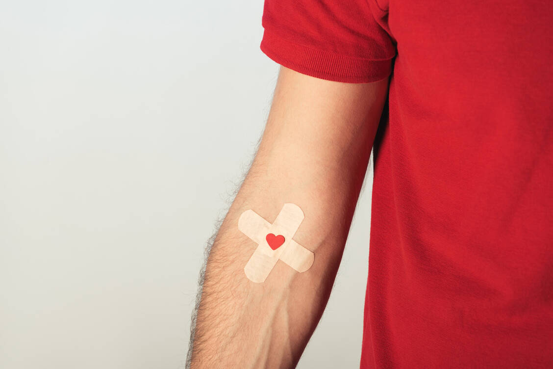 Im Rahmen des Vampire-Cups organisieren Pharmaziestudierende in Deutschland an verschiedenen Standorten Blutspende-Sammelaktionen.  / Foto: Adobe Stock/LIGHTFIELD STUDIOS