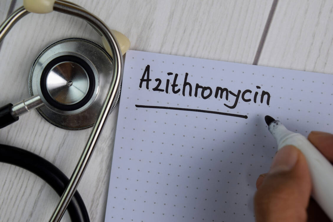 Ein Vorteil von Azithromycin ist seine im Vergleich zu anderen Antibiotika sehr kurze Behandlungsdauer. / Foto: Adobe Stock/ yahrir