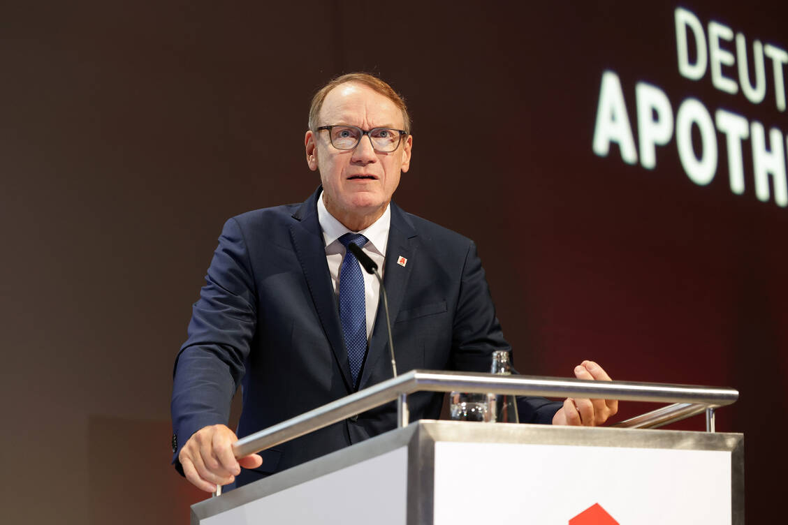 ABDA-Präsident Thomas Preis, bei der Eröffnung des Apothekertags am vergangenen Dienstag in München, sieht in der Reform wichtige Neuregelungen, weist aber auch auf weitere Herausforderungen hin. / © PZ/Alois Müller