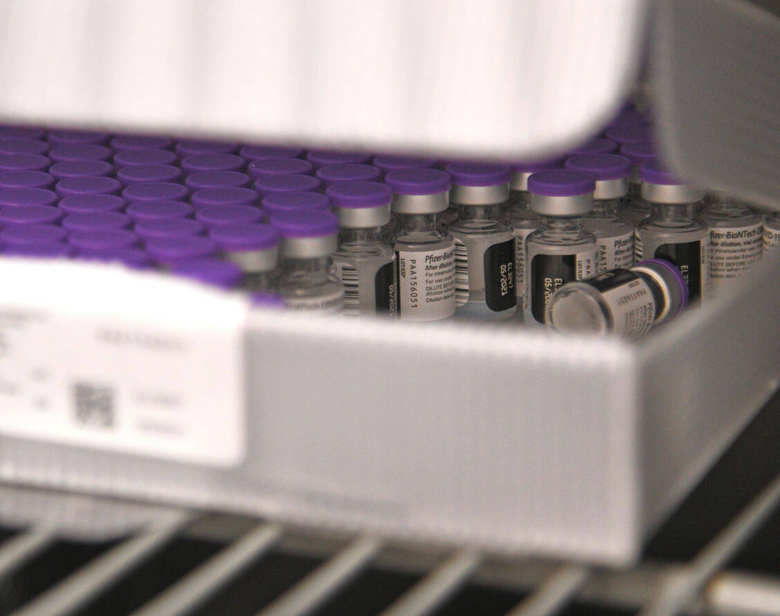 Vor allem Covid-19-Impfstoffdosen von Biontech/Pfizer und Moderna sind derzeit in Deutschland auf Lager. Davon könnten aber Millionen bald vernichtet werden müssen. / Foto: Imago Images/ZUMA Wire