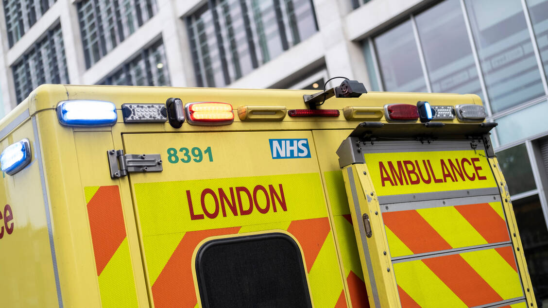 Die Notfallversorgung in Großbritannien ist in Gefahr, weil Personal fehlt. Zu diesem Ergebnis kommt der Gesundheitsausschuss des Landes. / Foto: Adobe Stock/forma82