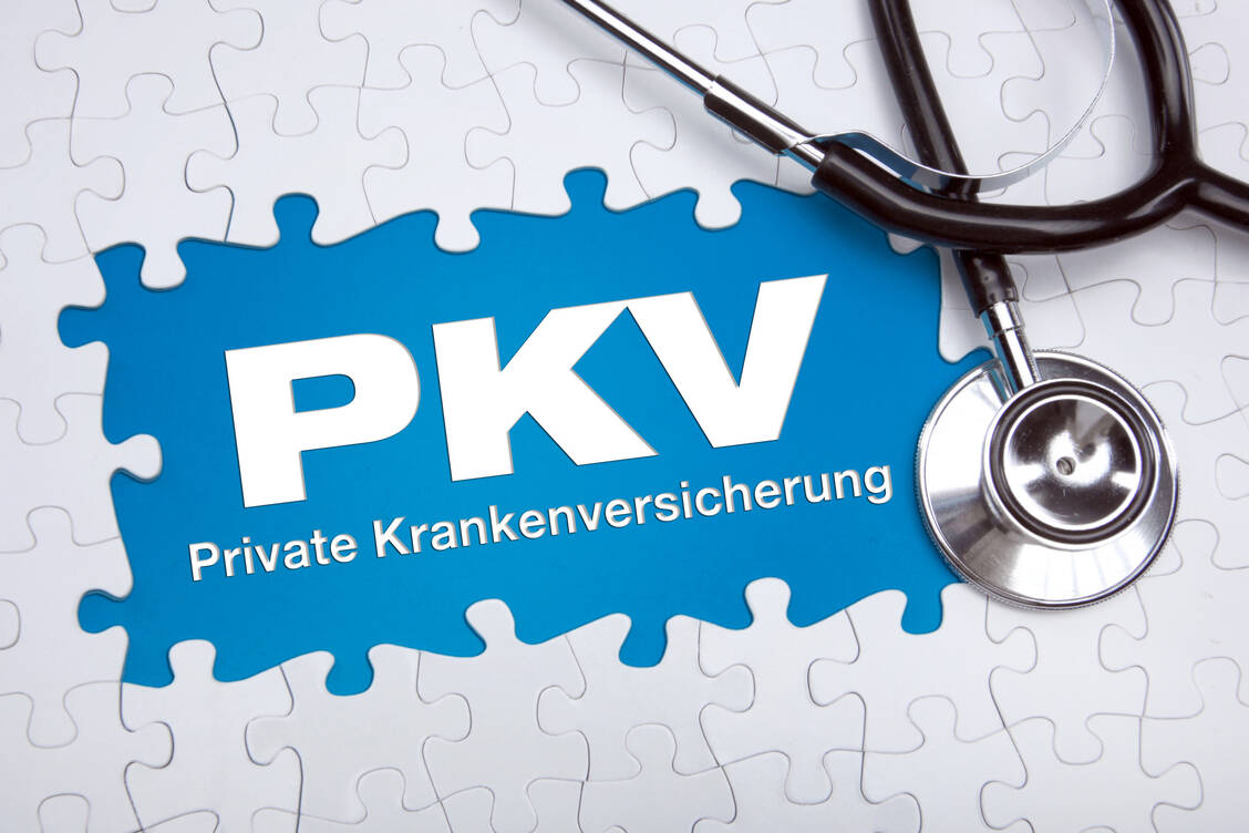 Die Privaten Krankenversicherungen (PKV) argumentieren gegen die gestern veröffentlichte Studie des Iges-Instituts wonach gesetzlich Krankenversicherte Beiträge sparen könnten, gäbe es nur eine Einheitskasse. / Foto: Adobe Stock/Coloures-Pic