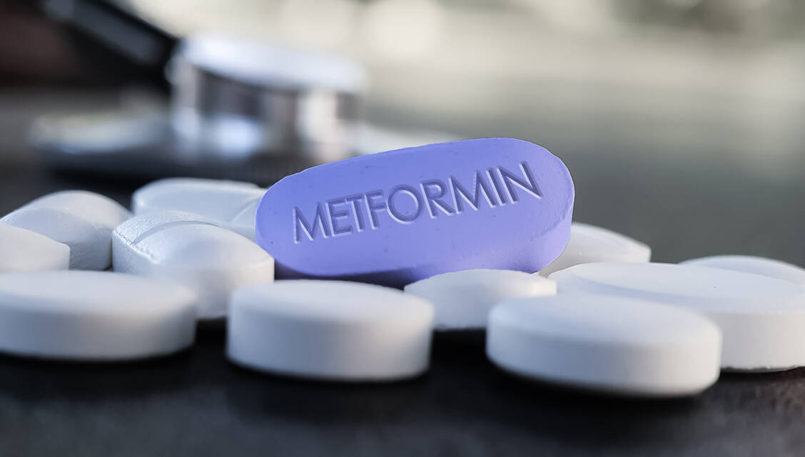 Möglicherweise könnte Metformin die antiretrovirale Therapie (ART) bei HIV-Infektion unterstützen, indem es latent infizierte Zellen, die sich der ART entziehen, besser zugänglich für den Angriff durch Immunzellen macht. / © Adobe Stock/Soni’s