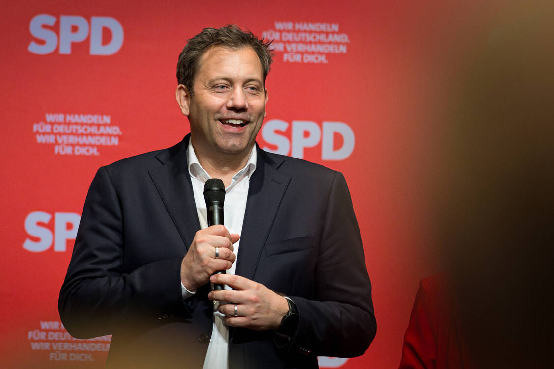 SPD-Parteichef Lars Klingbeil wird Finanzminister und Vizekanzler. / © IMAGO / Frank Turetzek